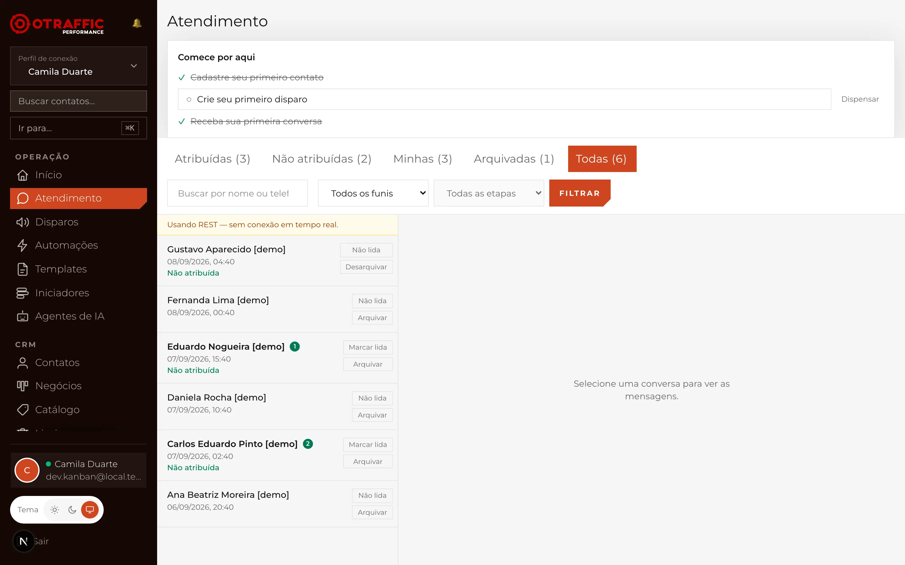 Caixa de entrada com conversas e histórico de mensagens